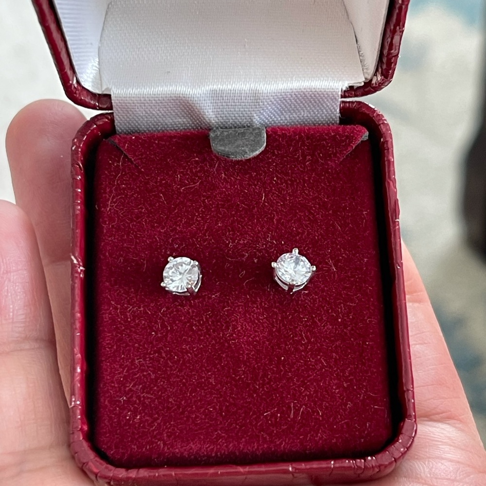 1.0 carat weight simulated diamond solid sterling silver stud earrings
